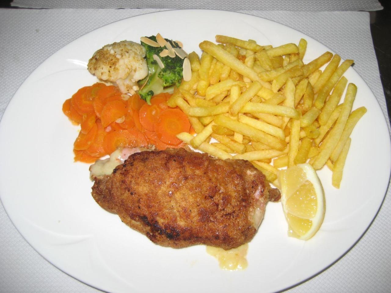 Hotel Restaurant Kreuz Kaiserstuhl Ngoại thất bức ảnh